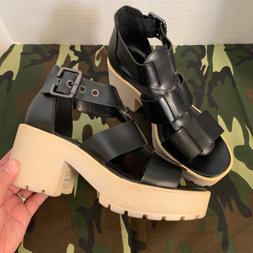 Platform Sandals - Picture 2 of 5